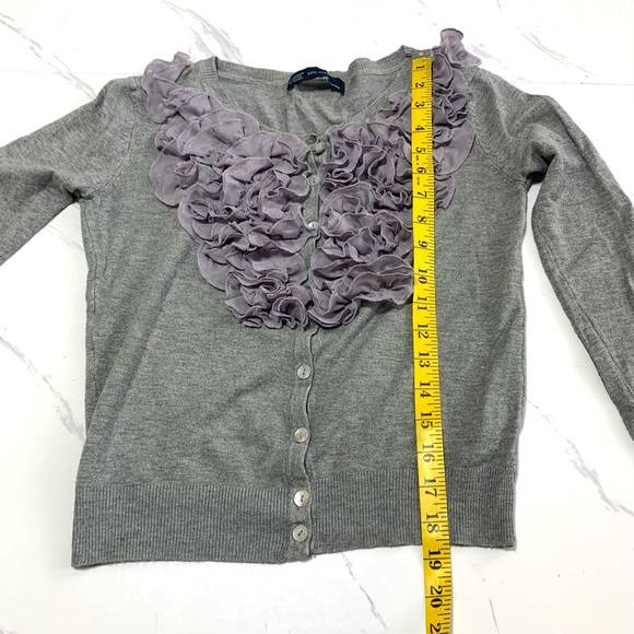 Zara Gray Ruffled Button Down Semi Cropped Lightweight Sweater Size Small - Picture 8 of 9